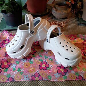 Platform Clogs w/ Rotating Heel Strap Holes for Ventilation Charms Soft Insoles